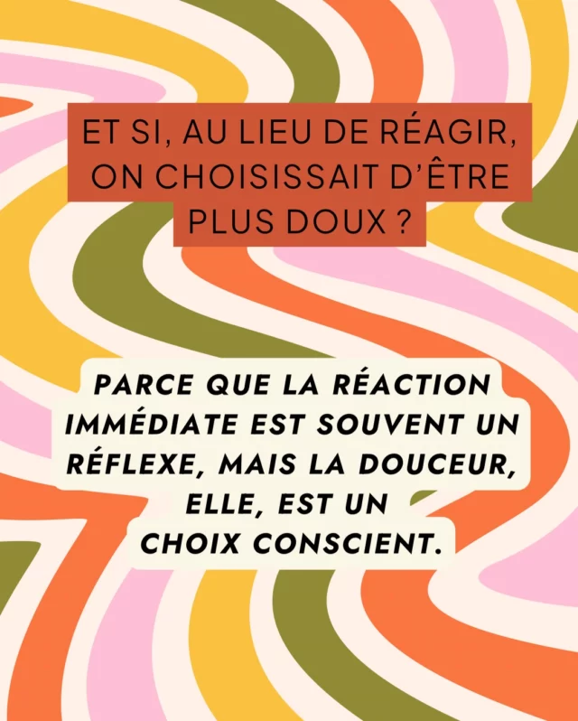 On sous-estime beaucoup la gentillesse.Comme si être doux avec les autres, c’était être faible.Alors qu’en vrai… c’est souvent l’inverse.Parce qu’il faut parfois bien plus de force pour répondre avec calme que pour répondre avec ego.La science le montre : les actes de gentillesse diminuent le stress, renforcent le lien social et améliorent profondément l’humeur.Chez celui qui reçoit… mais aussi chez celui qui donne.Et le plus fou, c’est l’effet domino que ça crée.Un sourire apaise.Une écoute rapproche.Un compliment peut rester dans la tête de quelqu’un toute une journée.Être gentil, ce n’est pas être naïf.C’est juste refuser d’ajouter du bruit dans un monde déjà épuisé.Et honnêtement ?On ne se rend pas toujours compte du bien qu’on peut faire avec presque rien. ✨#Psychologie #Bienveillance #SantéMentale #DéveloppementPersonnel #psychologiepositive